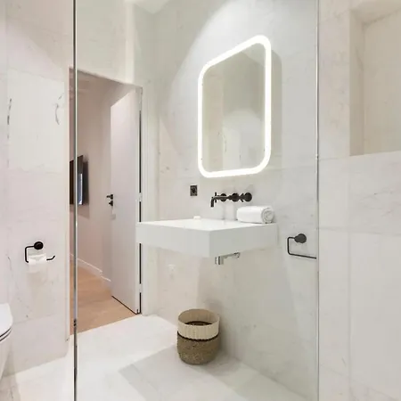 Bright Cosy 2-bed Apt In Paris, Sleeps 4 Paris