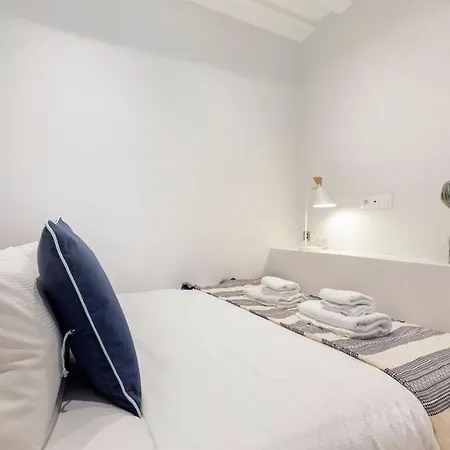 Bright Cosy 2-bed Apt In Paris, Sleeps 4