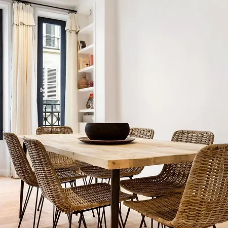 Appartement Bright Cosy 2-bed Apt In Paris, Sleeps 4