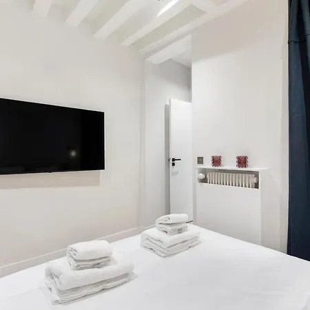 Bright Cosy 2-bed Apt In Paris, Sleeps 4 *