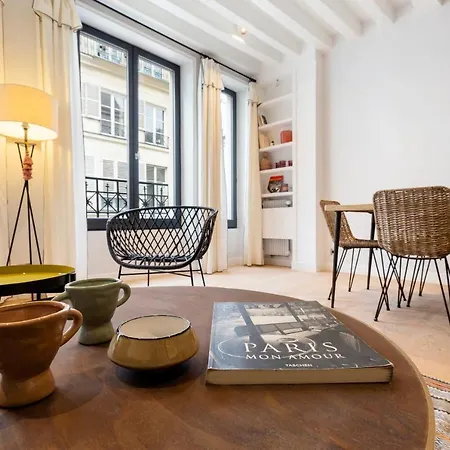 Bright Cosy 2-bed Apt In Paris, Sleeps 4 *